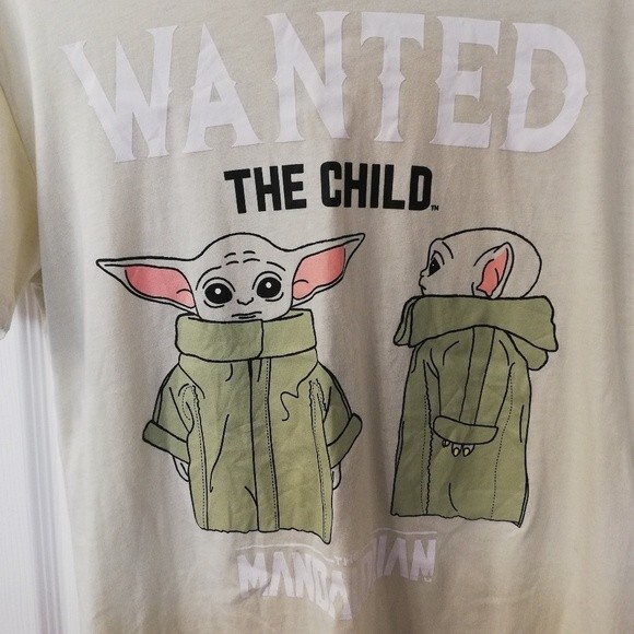 Star Wars The Mandalorian The Child Wanted Poster T-Shirt Juniors Medium - Picture 2 of 3